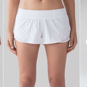 Lululemon Hotty Hot Short II (2.5”)